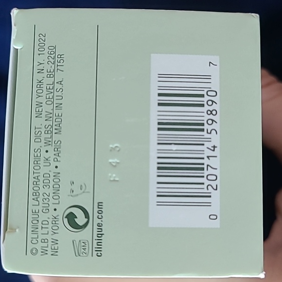 Clinique - dramatically different moisturizing lotion - Picture 3 of 3